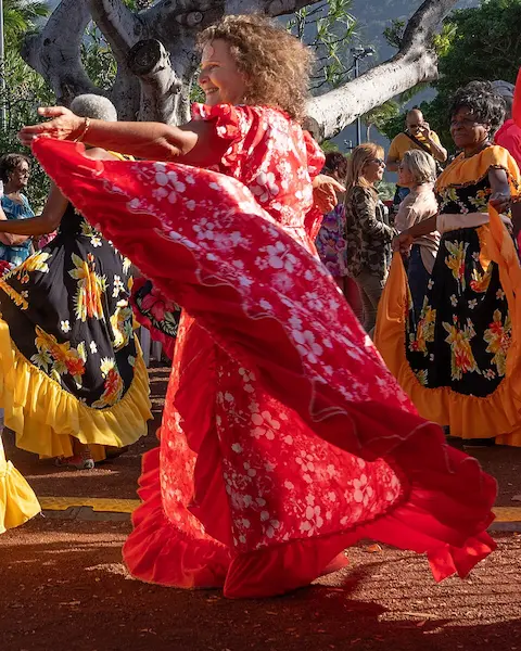 femme-danse-le-maloya-la-reunion