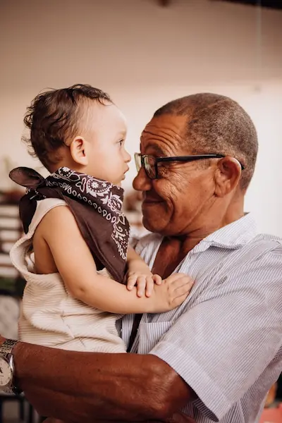 grand-pere-enfant-transmission-culture-reunion