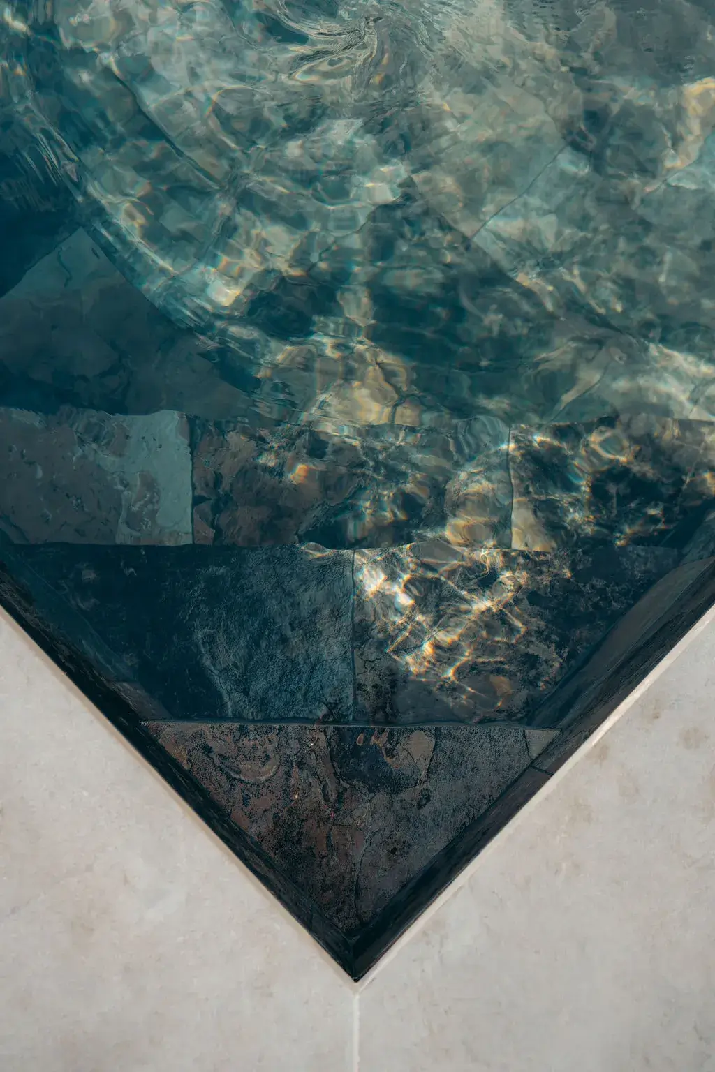 Piscine chauffée de notre logement et hébergement de vacances aux Avirons sur l’île de La Réunion